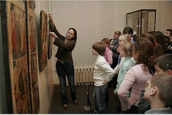 Экскурсия школьников в музее